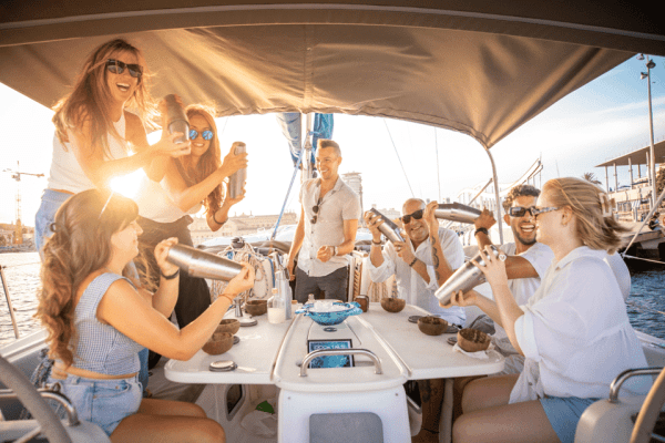 Taller de cócteles en un yate de vela