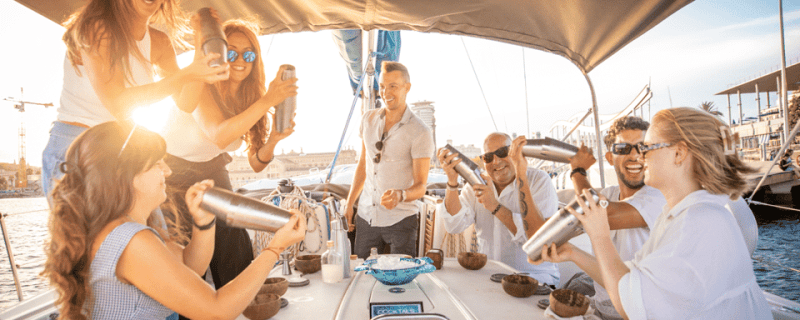 Taller de cócteles en un yate de vela