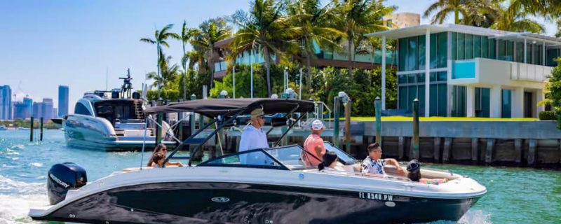 Rent a boat in Miami