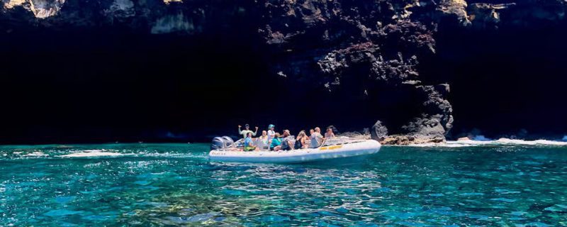 RIB in Kona, Hawaï, voor een snorkeltocht