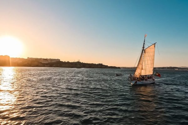 traditionele zeilboot in Lagos, Portugal